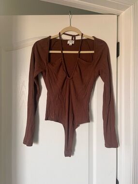 Le Lis Brown Ribbed Long-Sleeve Bodysuit